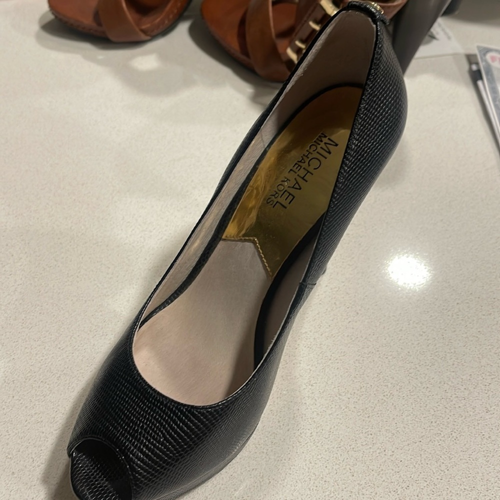 Michael Kors black heels size 7